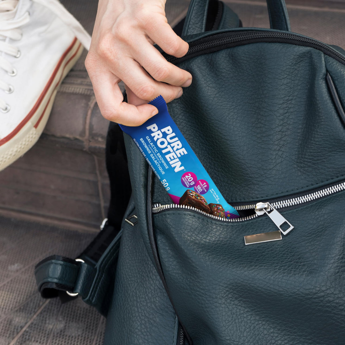 Pure Protein Bars - Nutritious, Gluten Free bar, made with Whey protein blend - low sugar, protein snack. Deliciously satisfying. Made in Canada, Chocolate Peanut Caramel (Pack of 6)