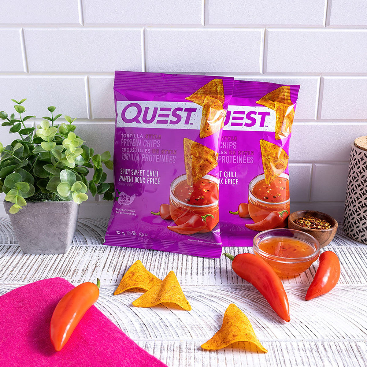Quest Nutrition Chili Lime Flavour Tortilla Style Protein Chips, High Protein, Baked, Not Fried, Gluten Free, 1g Sugar, 4g Carbs, 8ct