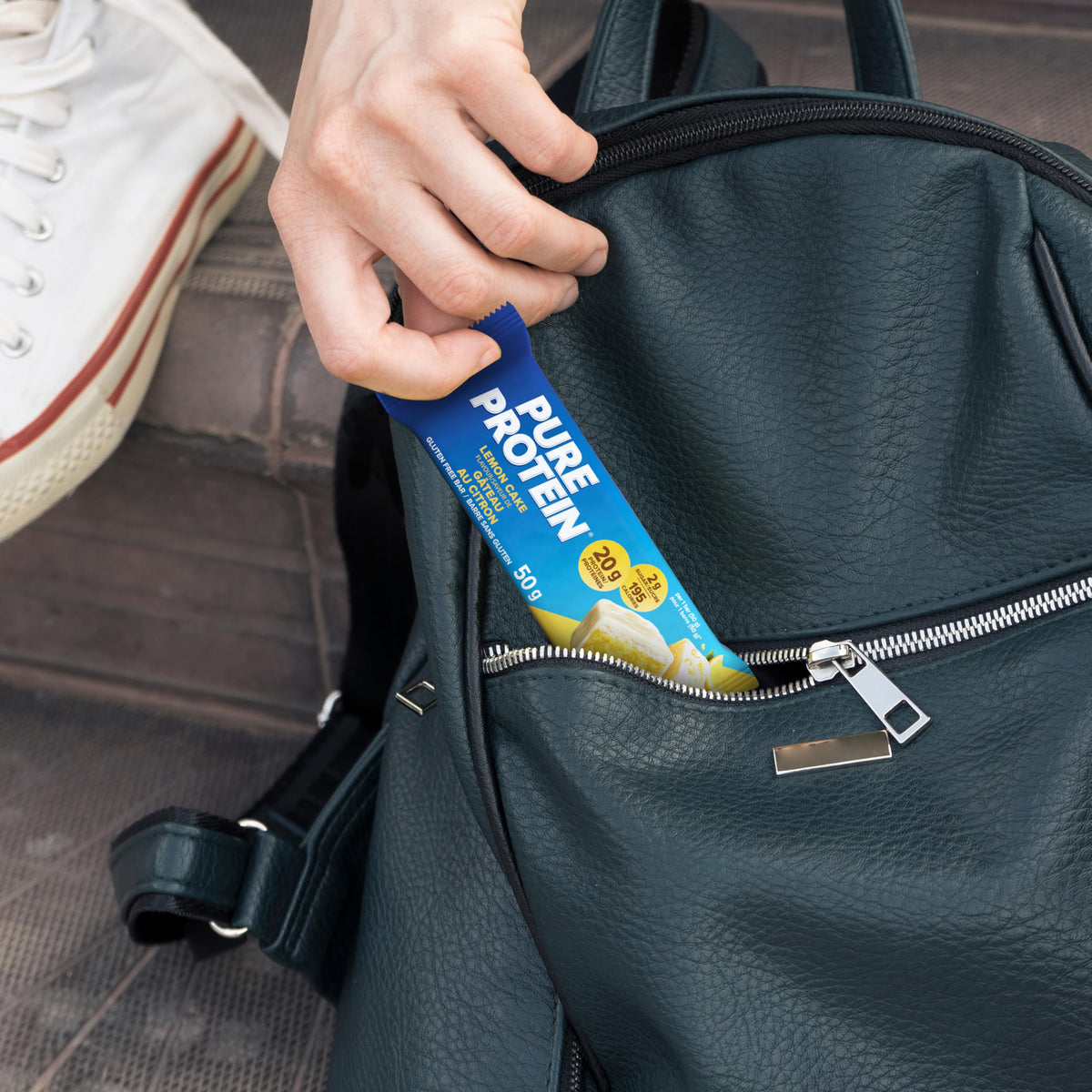 Pure Protein Bars - Nutritious, Gluten Free bar, made with Whey protein blend - low sugar, protein snack. Deliciously satisfying. Made in Canada, Chocolate Peanut Caramel (Pack of 6)